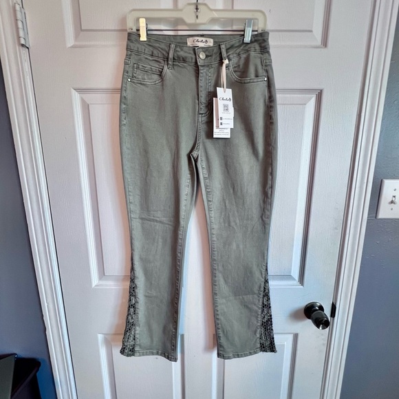Charlie B Lace Cut Side Bootcut Stretch Twill Pants Celadon Green Women’s 6, NWT - Picture 3 of 15